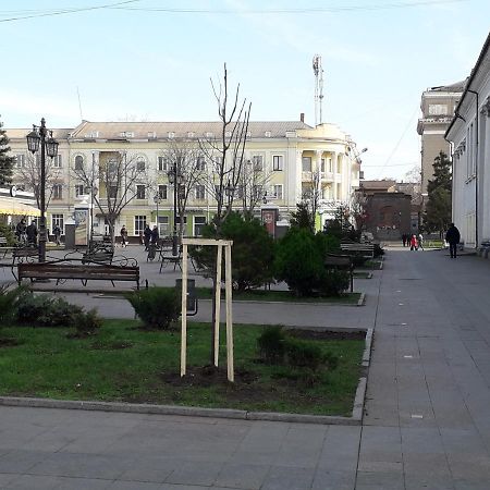 Апартаменты На Проспекте Почтовый 克里沃罗格 外观 照片